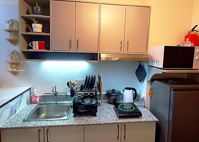 Apartamento Staycation Near Sm Bicutan & Airport With 3 Pools, 50"tv, Smart Projector, Soundbar & Karaoke *