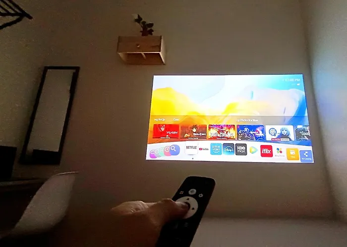 Apartamento Staycation Near Sm Bicutan & Airport With 3 Pools, 50"tv, Smart Projector, Soundbar & Karaoke *