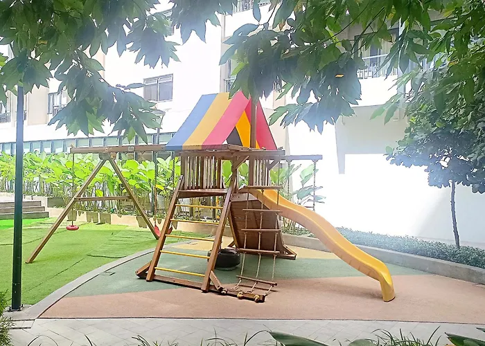 Staycation Near Sm Bicutan & Airport With 3 Pools, 50"tv, Smart Projector, Soundbar & Karaoke Apartamento *