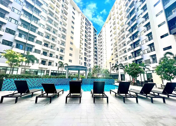 Staycation Near Sm Bicutan & Airport With 3 Pools, 50"tv, Smart Projector, Soundbar & Karaoke Apartamento